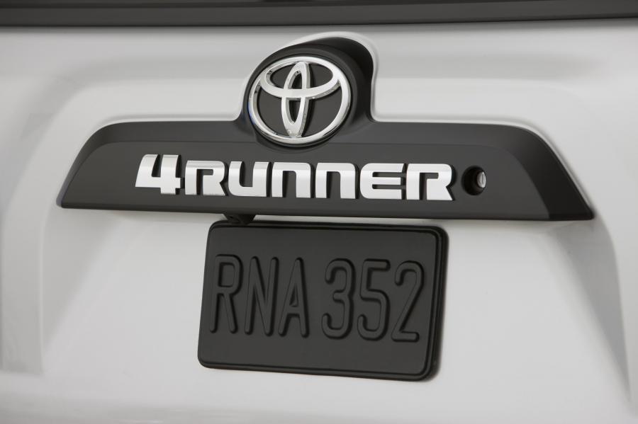  Toyota 4Runner 2010 года  (фото 27 из 84)